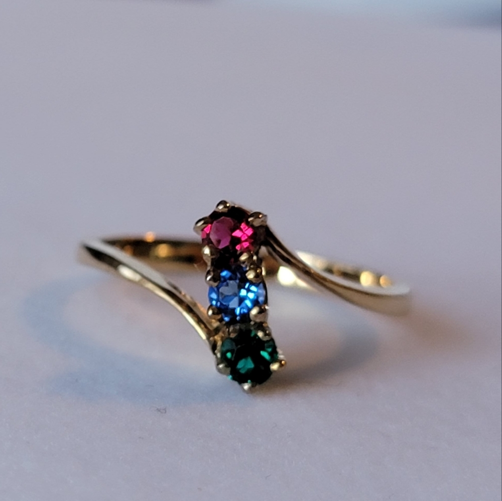 Vintage Triple Gemstone Ring Gold Tone Green Red Blue Simulated Stones Size 7.5